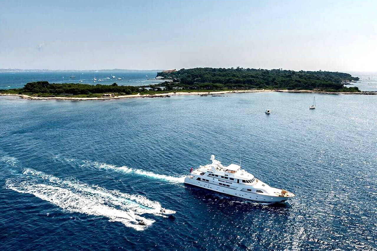 Yachts charter Navali Rossato 130